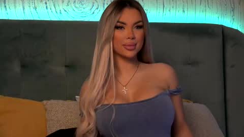 Snapshot of ivyrubens chatting on February 18, 4:04 am Ivy online show from February 18, 4:04 am