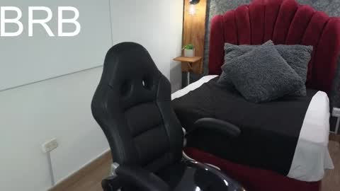 ivyrush09 online show from October 15, 3:06 am