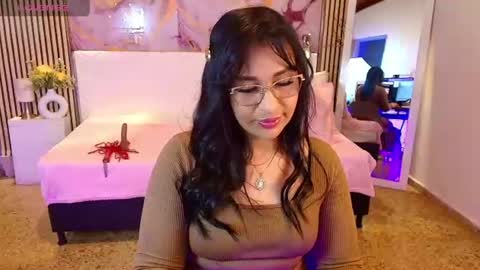 ivyshine7 online show from July 5, 7:10 pm