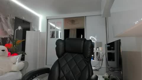 Snapshot of ivyxbelle chatting on February 14, 5:48 am Ivy Belle online show from February 14, 5:48 am