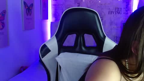 Snapshot of ivyy_crystal chatting on February 6, 11:26 pm Ivy online show from February 6, 11:26 pm