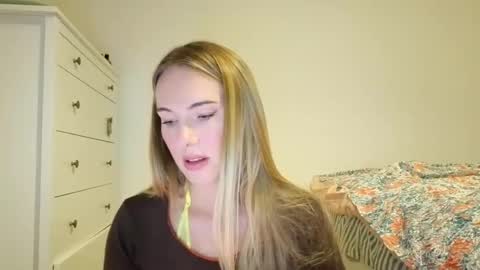 ivyyy1995 online show from October 28, 5:04 pm