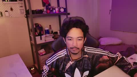 Snapshot of iwasd3nse chatting on December 20, 12:19 am iwasd3nse online show from December 20, 12:19 am