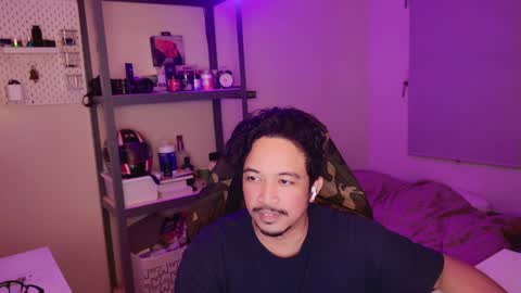 Snapshot of iwasd3nse chatting on December 22, 8:27 am iwasd3nse online show from December 22, 8:27 am