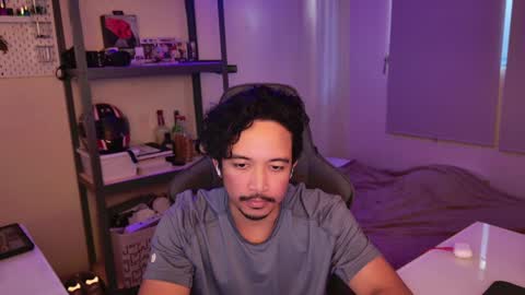 Snapshot of iwasd3nse chatting on January 17, 12:10 am iwasd3nse online show from January 17, 12:10 am