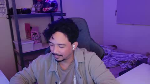 Snapshot of iwasd3nse chatting on February 4, 1:34 am iwasd3nse online show from February 4, 1:34 am