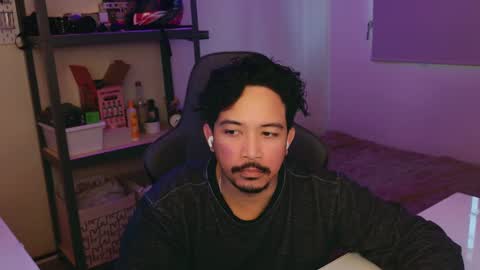 Snapshot of iwasd3nse chatting on February 19, 4:22 pm iwasd3nse online show from February 19, 4:22 pm