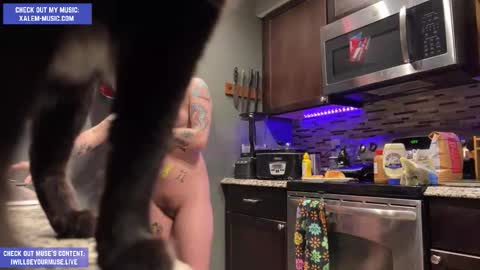 Muse hethey online show from November 29, 10:57 pm