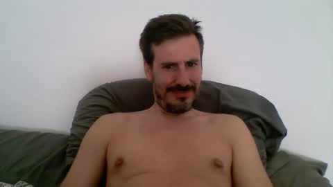 Snapshot of iyoperro chatting on October 6, 8:34 am Casandro online show from October 6, 8:34 am