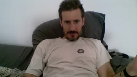 Snapshot of iyoperro chatting on October 8, 9:29 am Casandro online show from October 8, 9:29 am