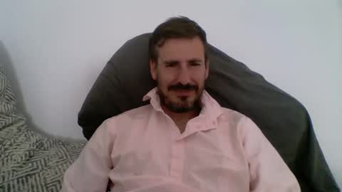 Snapshot of iyoperro chatting on October 13, 9:42 am Casandro online show from October 13, 9:42 am