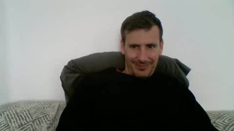 Snapshot of iyoperro chatting on November 7, 10:26 am Casandro online show from November 7, 10:26 am