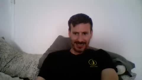 Snapshot of iyoperro chatting on May 9, 9:36 am Casandro online show from May 9, 9:36 am