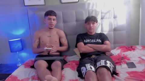 izaack online show from December 12, 12:55 pm