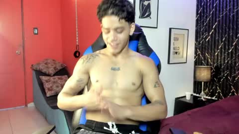 izaack online show from April 24, 12:40 pm