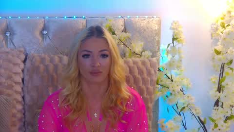Izabella online show from May 9, 3:12 am