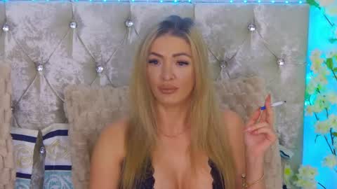 Izabella online show from May 26, 3:13 am