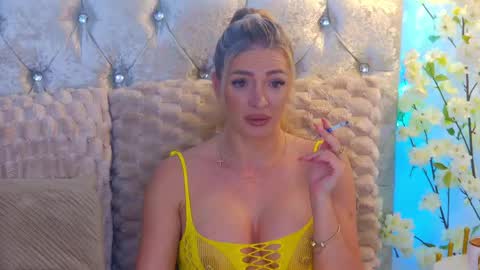 Izabella online show from May 31, 3:36 am