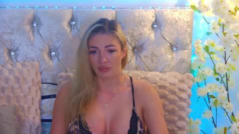 Izabella online show from June 3, 3:20 am