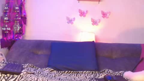 izan online show from December 16, 8:47 pm