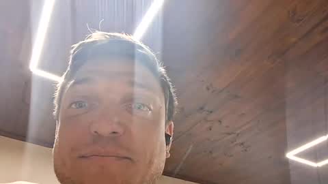 izealvaro online show from September 9, 5:18 am