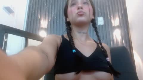 Snapshot of izelevans chatting on December 5, 11:30 am izelevans online show from December 5, 11:30 am