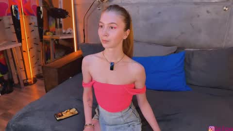 izi online show from September 20, 3:57 pm