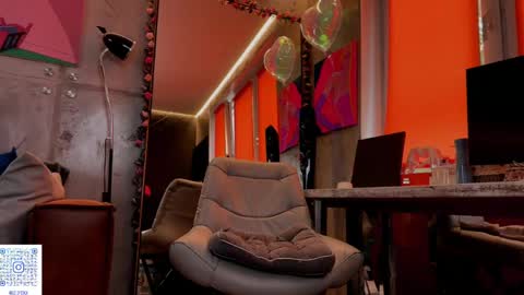 Snapshot of izi_fox chatting on June 5, 2:45 pm izi online show from June 5, 2:45 pm