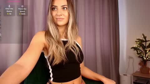 izy bellee online show from January 11, 9:15 am