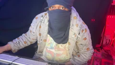 Snapshot of izzilover16 chatting on February 15, 5:15 am king bbc online show from February 15, 5:15 am