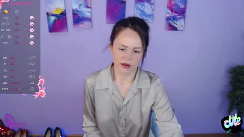 Queen of nylon  Victoria online show from December 5, 5:48 am