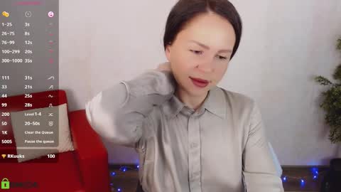 Queen of nylon  Victoria online show from January 16, 5:22 am