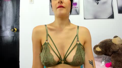 Izzy online show from December 2, 4:53 pm