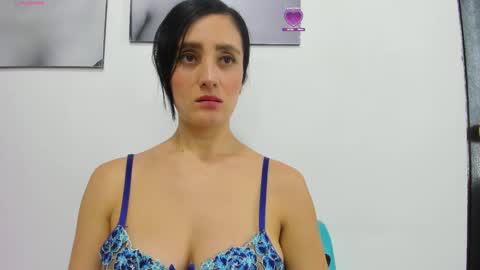 Izzy online show from December 4, 3:54 pm