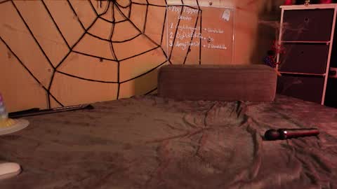 Izzy Inked online show from October 13, 11:10 am