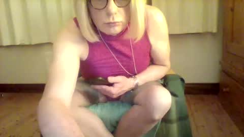 izzy_mchoney online show from May 15, 11:12 pm