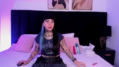 Snapshot of izzy_moon7 chatting on June 14, 11:01 am Izzy moon online show from June 14, 11:01 am
