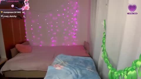 Snapshot of izzyholly chatting on April 23, 12:29 pm K A T E I have great pvt hot shows with dildos shows in pantyhose I love to squirt fabulously online show from April 23, 12:29 pm