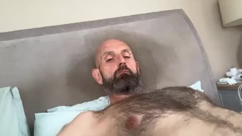 izzysboytoy1 online show from July 10, 10:51 am