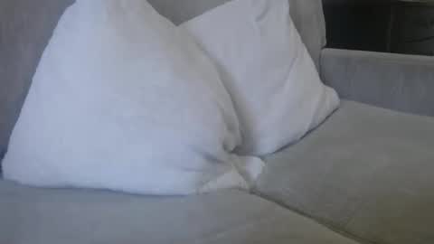 Snapshot of j335129 chatting on December 4, 2:48 pm James online show from December 4, 2:48 pm