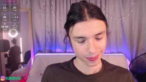 Snapshot of j_a_x_x_x_o_n chatting on July 3, 11:38 am Hey im Jaxxxon check my info online show from July 3, 11:38 am