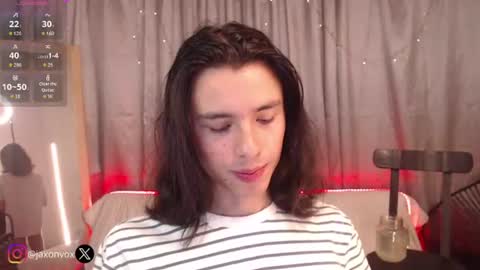 Snapshot of j_a_x_x_x_o_n chatting on July 23, 1:42 pm Hey im Jaxxxon check my info online show from July 23, 1:42 pm