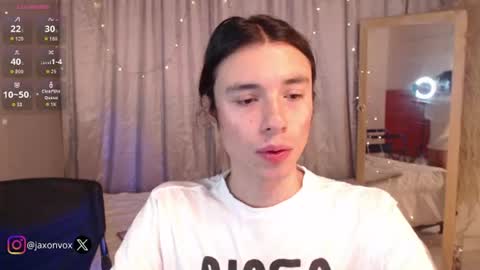 Snapshot of j_a_x_x_x_o_n chatting on August 3, 10:54 am Hey im Jaxxxon check my info online show from August 3, 10:54 am
