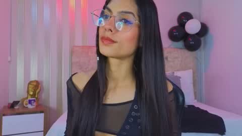 Snapshot of j_belle_ chatting on March 19, 2:21 pm j_belle_ online show from March 19, 2:21 pm