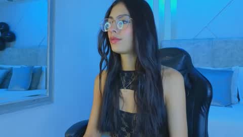 Snapshot of j_belle_ chatting on March 21, 2:42 pm j_belle_ online show from March 21, 2:42 pm