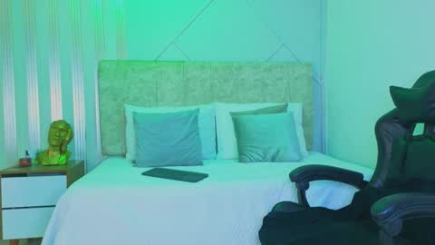 Snapshot of j_belle_ chatting on March 26, 2:00 pm j_belle_ online show from March 26, 2:00 pm