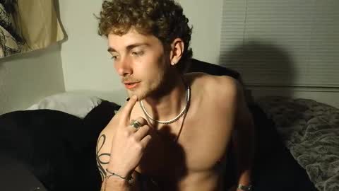 j_crisp online show from February 3, 3:15 am