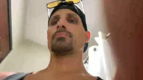 j_sqared4828 online show from August 6, 11:06 pm