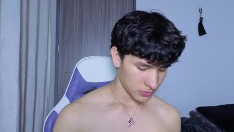 Snapshot of j_u_p_i_t_e_r chatting on September 22, 11:18 pm Noah online show from September 22, 11:18 pm