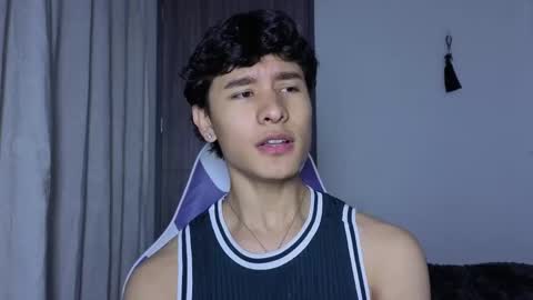 Snapshot of j_u_p_i_t_e_r chatting on October 3, 12:24 pm Noah online show from October 3, 12:24 pm